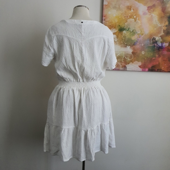 Rusty Short Sleeve V Neck White Mini Dress Size 14 NWT - Picture 9 of 12